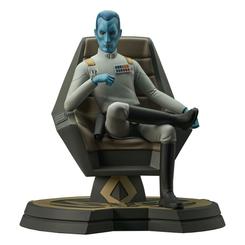 ¡Prepárate para presenciar el poder del Gran Almirante Thrawn en tu colección de Star Wars con esta imponente estatua de la serie Rebels Premier Collection! Aquí está Thrawn, sentado en su silla de mando, listo para emitir una orden que acabará de una vez