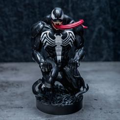 Potencia simbiótica para tu escritorio: el Cable Guy Venom Marvel mantiene a raya el caos del setup mientras luce una presencia brutal con acabado negro brillante y lengua roja en movimiento. 