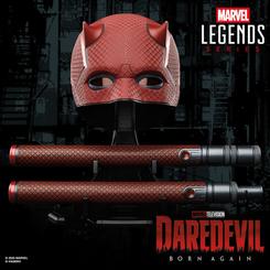 Entra en la piel del "Hombre sin Miedo" con la réplica a escala 1:1 de la máscara y bastón de combate de Daredevil, de la serie Marvel Legends. Este set te permite tener en tus manos los icónicos elementos del vigilante de Hell's Kitchen.