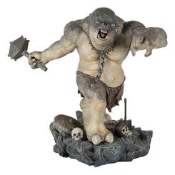 Las dos líneas de El Señor de los Anillos de DST se fusionan en esta impresionante estatua de PVC Deluxe de un Troll de las Cavernas, en escala con la línea de figuras de acción.