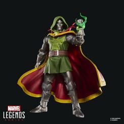Poder arcano con armadura de leyenda: Emperor Doom – Marvel Legends Series (15 cm) llega con esculpido metálico, túnica verde y capa roja ribeteada en dorado para una presencia imperial que impone en cualquier vitrina