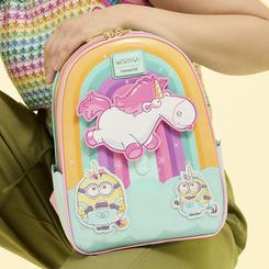 Un arcoíris de diversión invade tu día con la Mochila Fluffy Unicornio Minions Loungefly de 30,48 × 10,16 × 22,86 cm, donde los adorables Minions se rinden al encanto del Unicornio esponjoso 