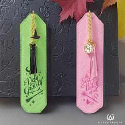 Añade un toque mágico a tus lecturas con este set de marcapáginas de Glinda y Elphaba, inspirado en la famosa historia de Wicked. Cada marcapáginas captura la esencia de estos personajes icónicos