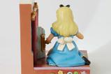 07-alicia-en-la-puerta-de-wonderland.jpg