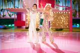 10-Barbie-The-Movie-Mueca-Barbie-in-Gold-Disco-Jumpsuit.jpg