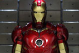 04-Diorama-hall-of-armor-hot-toys-Iron-Man.jpg