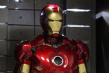 05-Diorama-hall-of-armor-hot-toys-Iron-Man.jpg