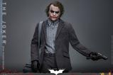 12-El-Caballero-oscuro-Figura-DX-16-The-Joker-Bank-Robber-Version-30-cm.jpg