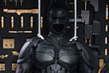14-Figura-Bruce-Wayne-Alfred-Batman-Armory-armero.jpg