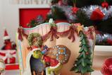 01-figura-grinch-stealing-presents.jpg