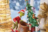 01-figura-grinch-stealing-tree.jpg