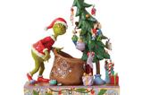 02-figura-grinch-stealing-tree.jpg