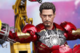 02-figura-Iron-Man-Mark-IV-Suit-Up-Gantry-I.jpg