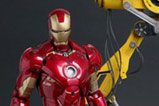 10-figura-Iron-Man-Mark-IV-Suit-Up-Gantry-I.jpg