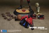 06-figura-real-masterpiece-michael-jordan-series-2-road-jersey-edition.jpg
