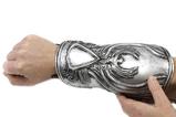 04-replica-ezio-hidden-blade-assassin's-creed.jpg