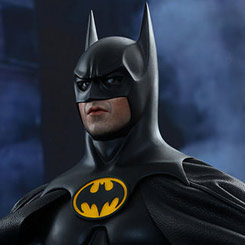 Deslumbrante figura de Batman interpretado por el actor Michael Keaton en la película realizada por Warner Bros en 1992 “Batman Returns”, figura creada por la firma Hot Toys basándose en la película de Batman,