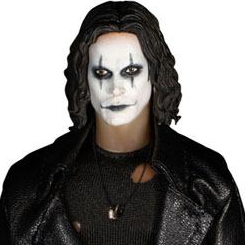 Figura del músico Eric Draven basada en la película de culto “El Cuervo” de 1994 interpretado por Brandon Lee, figura creada por la firma Mezco Toys basándose en los bocetos originales de Marvel