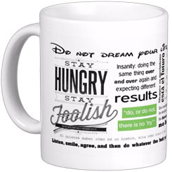 Taza Stay Hungry Stay Foolish en la que hemos recopilado distintas frases épicas tanto de personajes de la vida real como personajes de ficción.