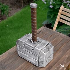 Domina las tareas del día a día con la increíble caja de herramientas con forma de Mjolnir de Thor, una pieza única que combina la fuerza del dios del trueno con la practicidad de un conjunto de herramientas esenciales.