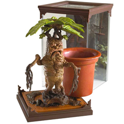 Figura oficial Mandrake (Mandrágora) de la primera prueba de la línea Criaturas Mágicas basada en la saga de Harry Potter. Este figura está realizada en PVC y tiene una altura aproximada de 13 cm