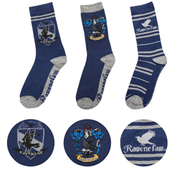 Set de 3 pares de calcetines oficiales de la casa Ravenclaw basados en la saga de Harry Potter. Disfruta de estos calcetines realizados en 98% poliéster y 2% elastán