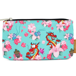 Preciosa y practica bolsa de maquillaje de Mushu & Cricket  basado en el clásico de Disney Mulan. Esta bolsa de maquillaje es ideal para todos los elementos esenciales de maquillaje diarios. Realizada en 100% Nylon.