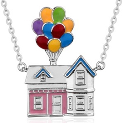 Precioso collar de la Casa con Globos de Carl Fredricksen inspirado en el clásico de Pixar UP. Este precioso collar está chapado en oro blanco de 14kt con un colgante que tiene el diseño de la famosa casa de Carl Fredricksen.