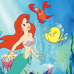 Precioso cuadro de Ariel, Sebastian y Flounder basado en la película La Sirenita de Walt Disney. Disfruta en tu lugar preferido de tu casa o de tu oficina con este cuadro con paspartú.