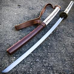 Reproducción inspirada en la Katana de Michonne aparecida en la aclamada serie de televisión “The Walking Dead”, forjada con acero, su diseño es realista y excepcional, con una medida de 102 cm. de longitud.