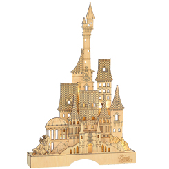 ¿Quién dijo que este castillo estaba encantado?  Un resplandor mágico ilumina la increíble arquitectura de Beast Castle. La Bella y la Bestia se besan al pie del castillo. 