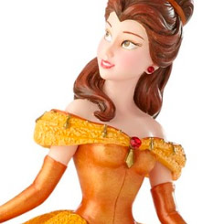 Deslumbrante figura de Bella de la línea Showcase basada en el clásico La Bella y la Bestia de 1991. 