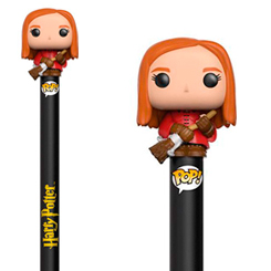 Precioso Bolígrafo Funko Pop de Ginny Weasley Quidditch basado en la saga de Harry Potter, este precioso bolígrafo tiene una miniatura de tu personaje favorito en la parte superior de un tamaño aproximado de 2 cm.