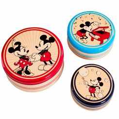 Set de 3 botes Round Retro Mickey Mouse. Este precioso y funcional set de 3 botes metálicos de almacenamiento retro de Mickey y Minnie son ideales para guardar productos de cocina como azúcar, café, sal..