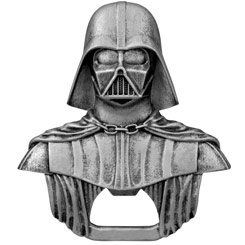 Abridor de botellas con la forma de Darth Vader, realizado en metal a presión con una longitud aproximada de 10 cm.,