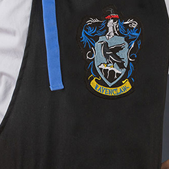 Haz que tus momentos en la cocina sean diferentes con este simpático delantal de  Ravenclaw, una de las casas de Hogwarts. Este precioso delantal está realizado en 100% algodón