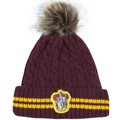 Réplica oficial del gorro con pompon de Harry Potter y de todos los estudiantes de la casa Gryffindor. Realizada en material acrílico, con los colores y el emblema de la casa Gryffindor. 