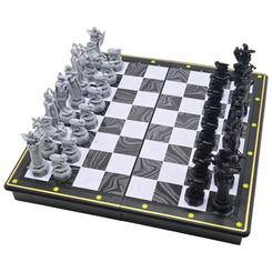 Un duelo de magia y estrategia te espera con este ajedrez de mesa magnético inspirado en Harry Potter, que mide 33 cm de lado y apenas 3,7 cm de grosor cuando está plegado; cada pieza, tallada con detalle