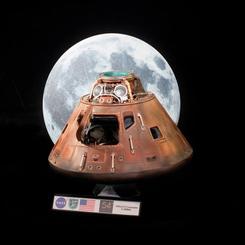 Revive una de las páginas más memorables de la exploración espacial con la réplica Apollo 17 Replik 1/20 Command Module de Star Ace, una pieza de colección creada para destacar en cualquier vitrina por su presencia
