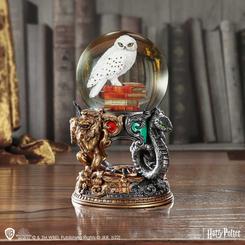 Déjate sorprender por la magia con este encantador globo de nieve de Hedwig, la leal y querida lechuza de Harry Potter. Con una altura de 18 cm, esta figura captura la esencia de Hedwig en todo su esplendor. 