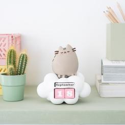 ¡Bienvenido a la maravillosa colección Pusheen Purrfect Love! Estamos emocionados de presentarte nuestro nuevo producto estrella: el Calendario Perpetuo 3D de 12,3x10x13 cm. Este calendario es una joya única para cualquier amante de Pusheen y los gatos en