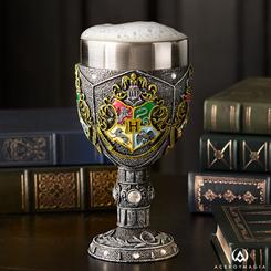Muestra tu aprecio por el legado de Hogwarts con este elegante cáliz. Fundada por los cuatro magos más grandes de su tiempo, la escuela de magia de Hogwarts representa el pináculo del aprendizaje mágico