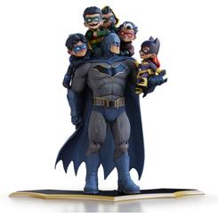 The Dark Knight finalmente hace su regreso triunfal al escenario Q-Master, y ha traído a toda la familia con él. Bienvenido de nuevo a nuestro Batman: Family Classic Q-Master 