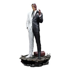 ¡Prepárate para la llegada del icónico Two-Face a tu colección de DC Comics con la espectacular Maqueta 1:6! Sideshow y Tweeterhead presentan esta impresionante figura de Two-Face, el ángel caído favorito de Gotham.