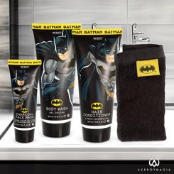 ¡Desata tu poder interior con el Estuche de Belleza DC Comics Batman Gotham City! Este cautivador estuche reúne cosméticos y accesorios inspirados en el legendario Caballero Oscuro, para que te sumerjas en el mundo de Batman mientras te cuidas y te mimas.