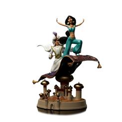 ¡Prepárate para un viaje mágico a través de Agrabah con esta impresionante estatua de Aladdín y Yasmin! Esta estatua con licencia oficial a escala 1/10 es la adición perfecta a tu colección de Disney.