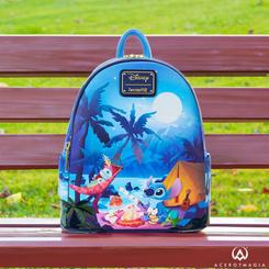 Adéntrate en el encanto de Lilo y Stitch con la Mochila Lilo and Stitch Camping Cuties de Disney by Loungefly. Esta adorable mochila, fabricada con materiales de alta calidad como poliéster y cuero PU