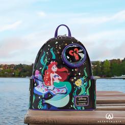 Adéntrate en un mundo de fantasía submarina con la encantadora Mochila Mini 35th Anniversary Life is the bubbles de Disney by Loungefly, inspirada en el clásico cuento de La Sirenita.