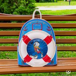 Celebra el 90º aniversario de Donald Duck con la exclusiva mochila mini de Disney by Loungefly. Este accesorio de alta calidad, con licencia oficial, es ideal para los verdaderos entusiastas de Disney