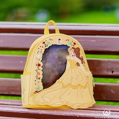 ¡Descubre la magia y el encanto con la Mini Mochila Lenticular de La Bella y La Bestia! Esta adorable mochila no solo es un accesorio, ¡es un viaje a un mundo de cuentos de hadas que llevas contigo a donde vayas!